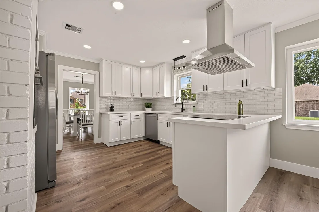 Photo of 3518 Shore Shadows Drive