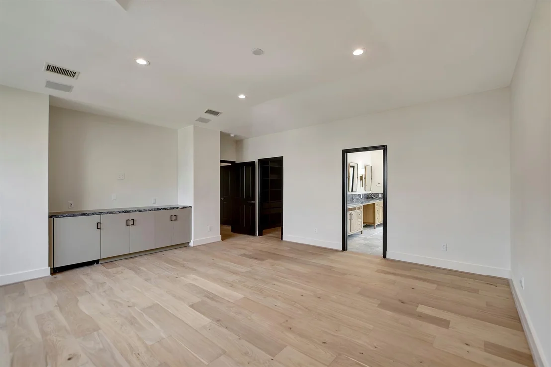 Photo of 4316 Dickson Street