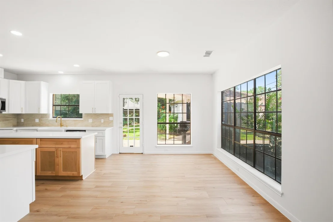 Photo of 18319 Oakhampton Drive