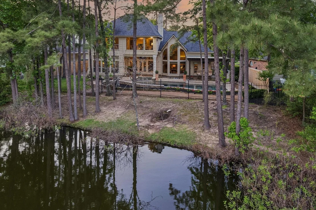 Photo of 6 E Lakemist Circle