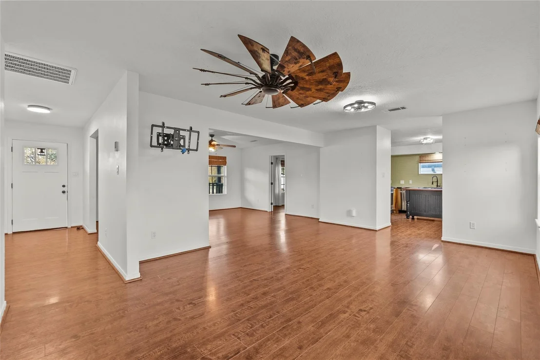 Photo of 14621 Cedar Street