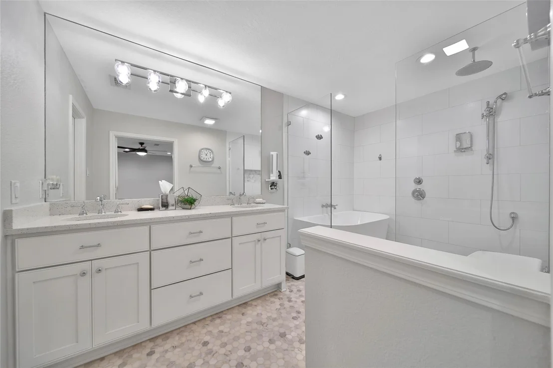 Photo of 1503 W T C Jester Boulevard