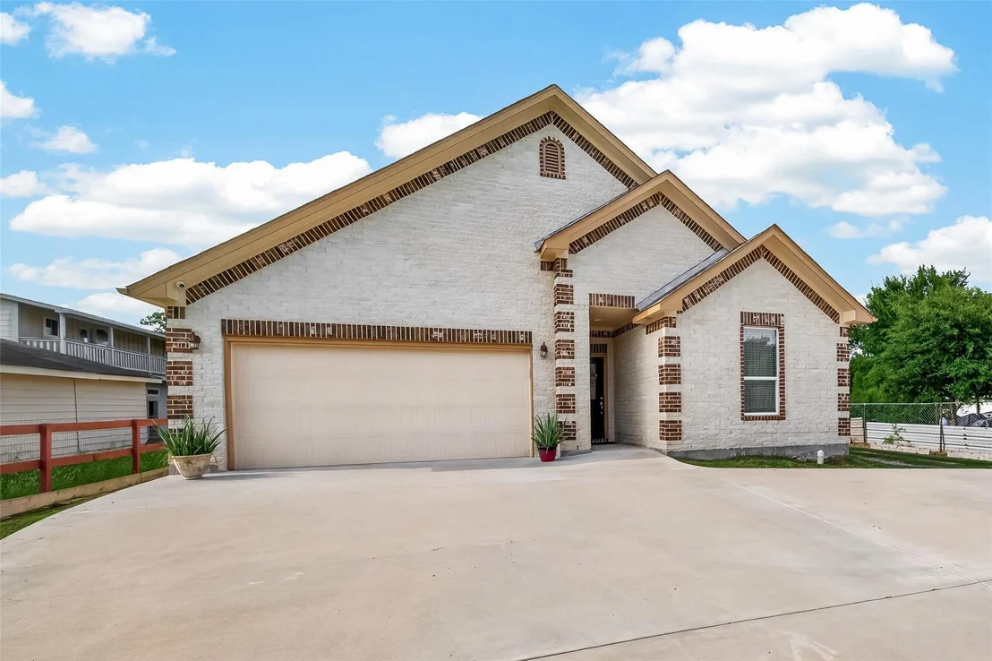 Photo of 709 Coen Road
