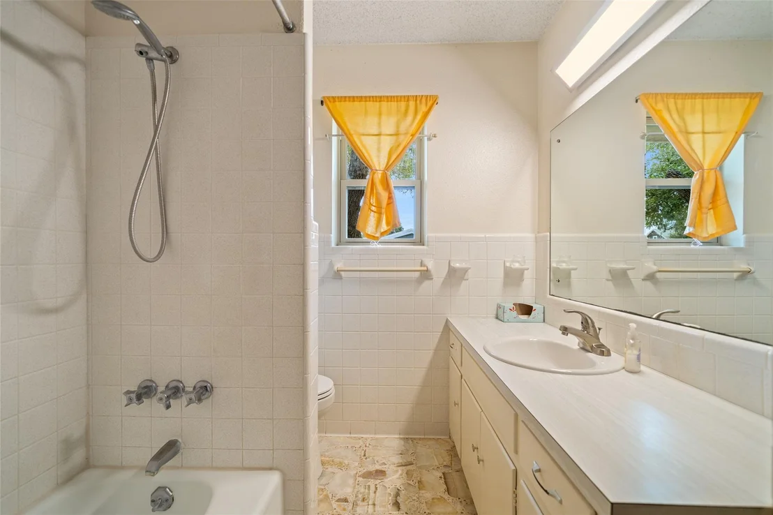 Photo of 2419 Henrietta Place