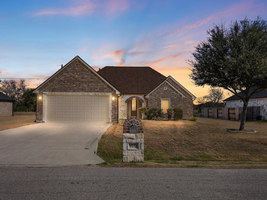 Photo of 9723 Highland Pointe Drive