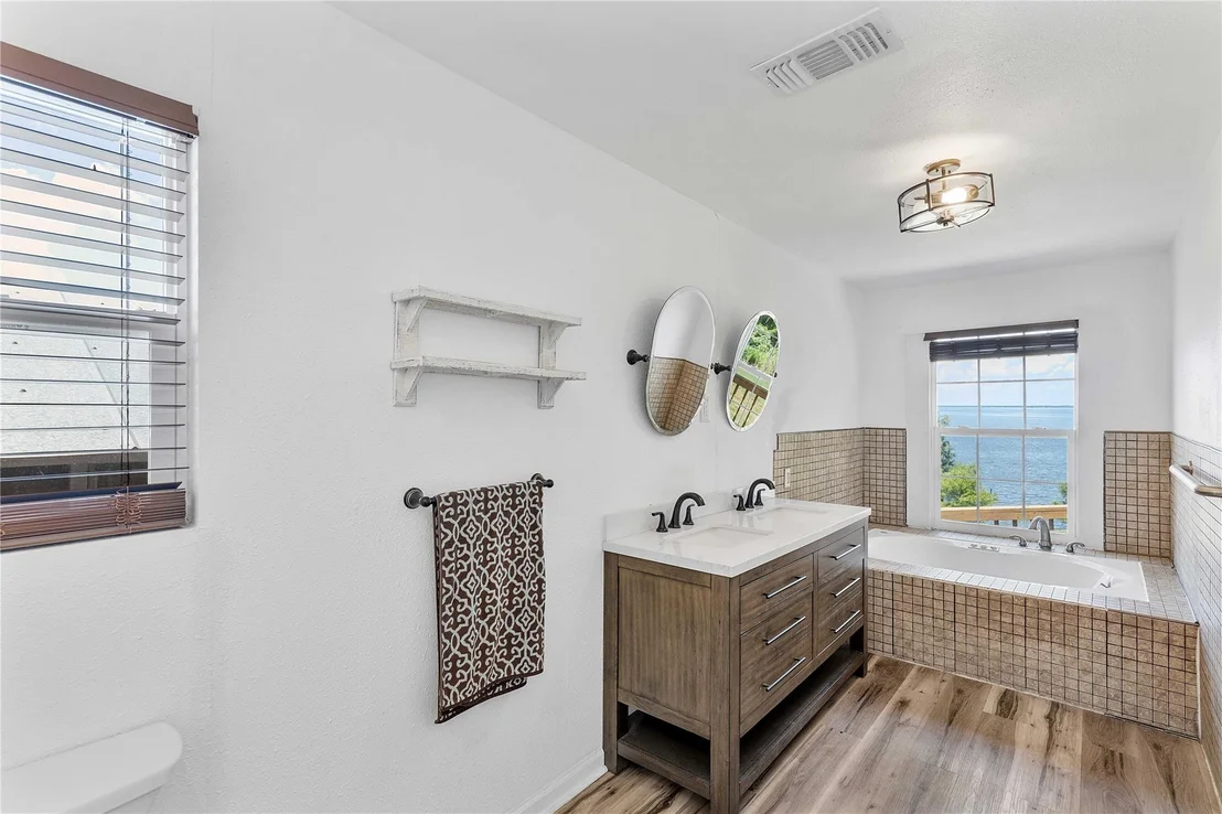 Photo of 3843 Simon Road