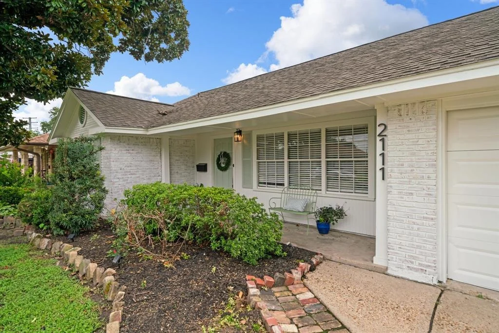 Photo of 2111 Bron Holly Drive