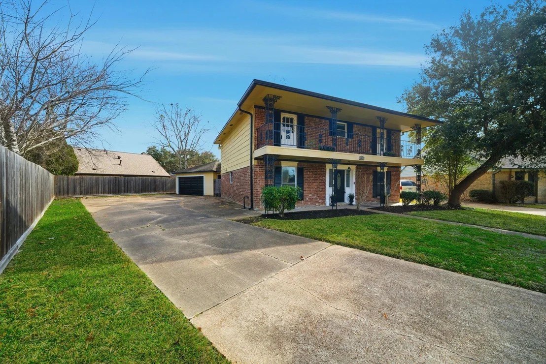 Photo of 6927 Leandra Drive