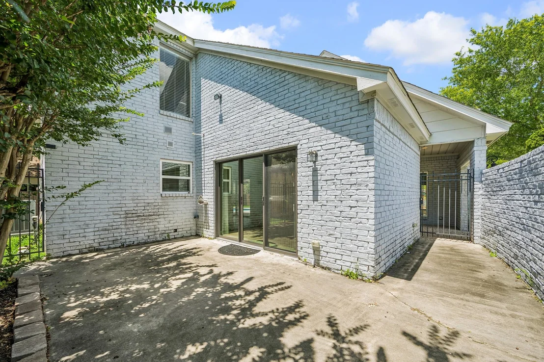 Photo of 922 Crossroads Drive