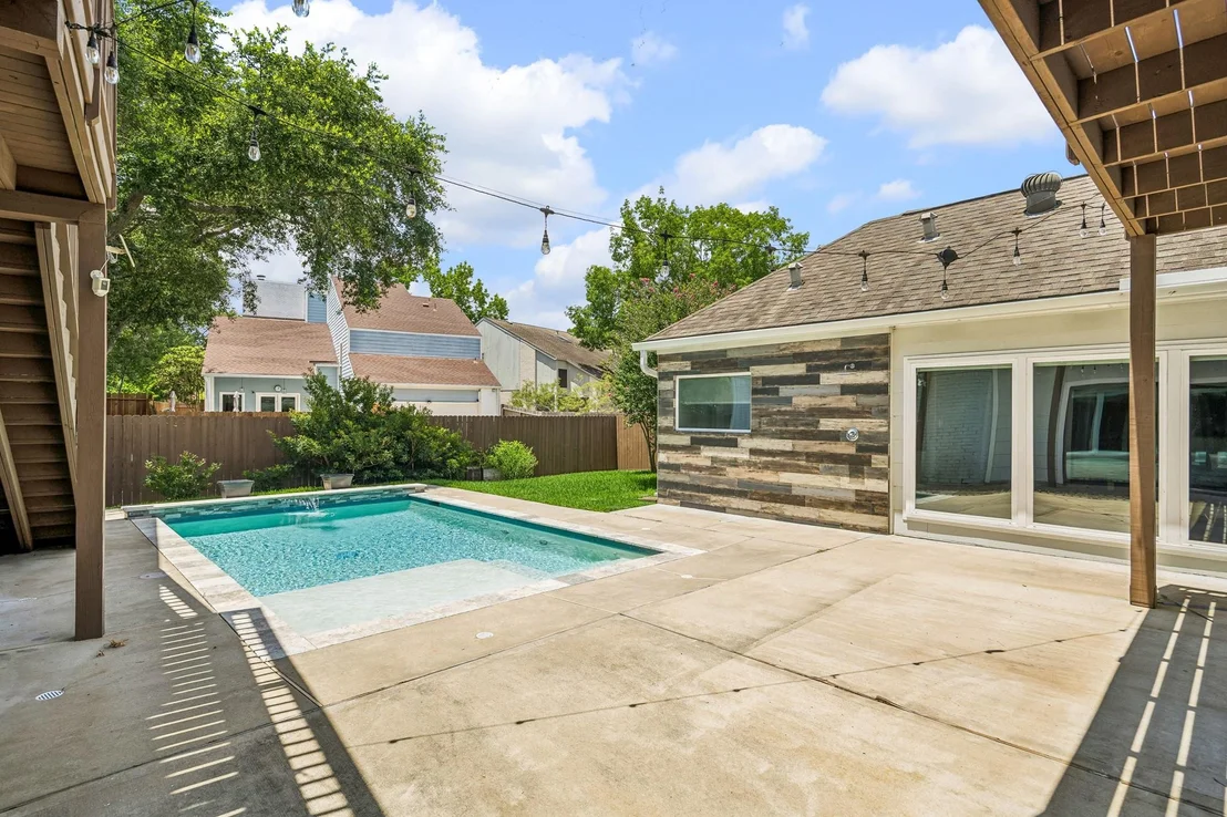 Photo of 922 Crossroads Drive