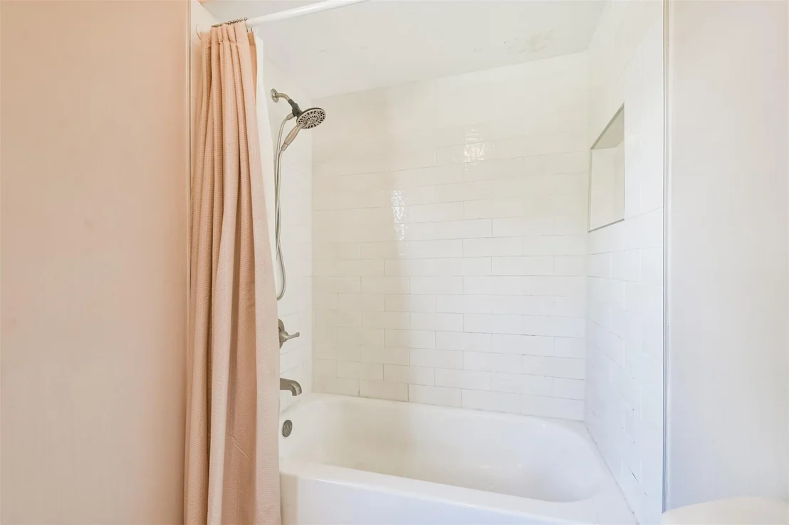 Photo of 1602 N Hollow Drive