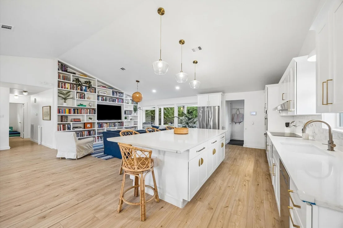 Photo of 1031 Chamboard Lane