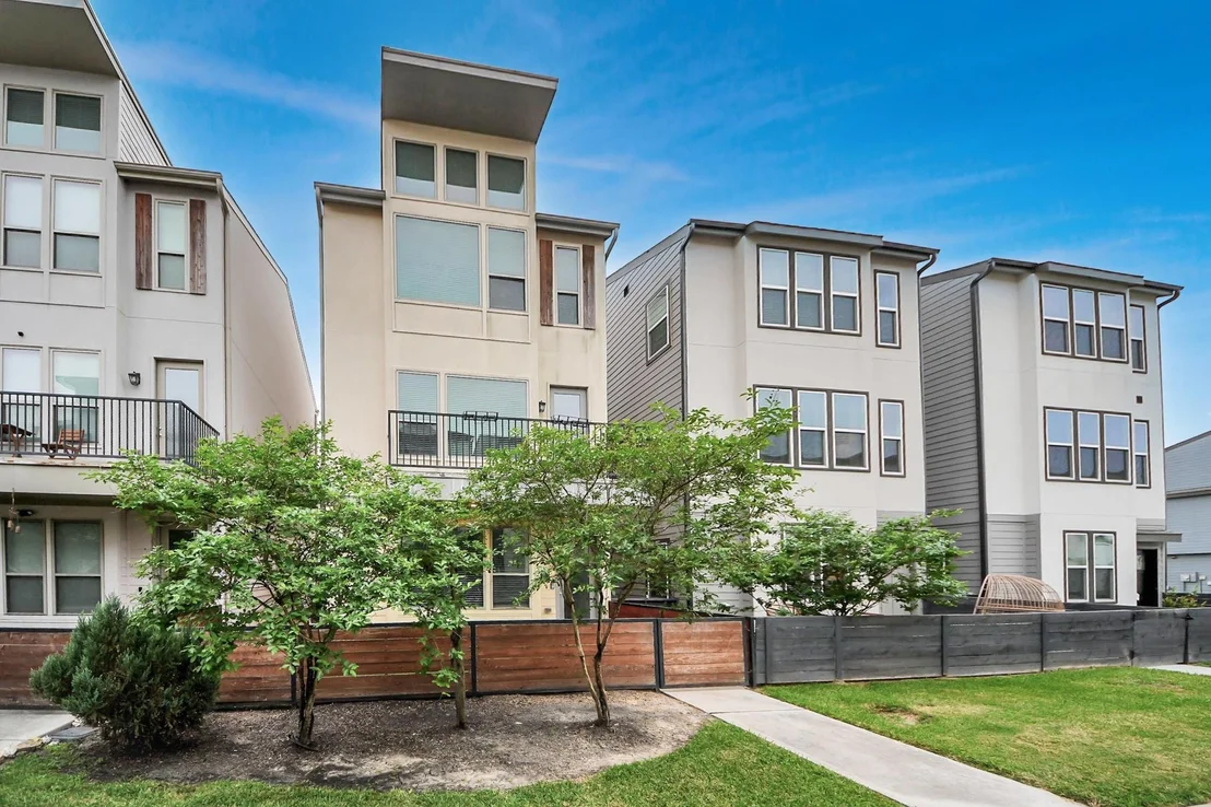 Photo of 18527 Centro Row