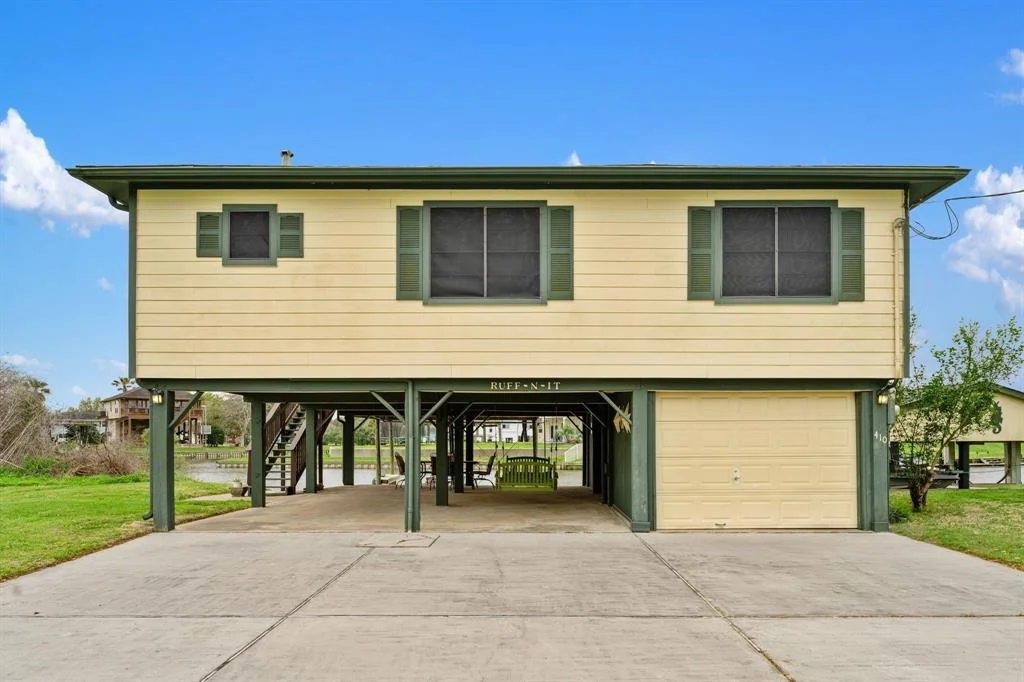 Photo of 410 Palm Drive