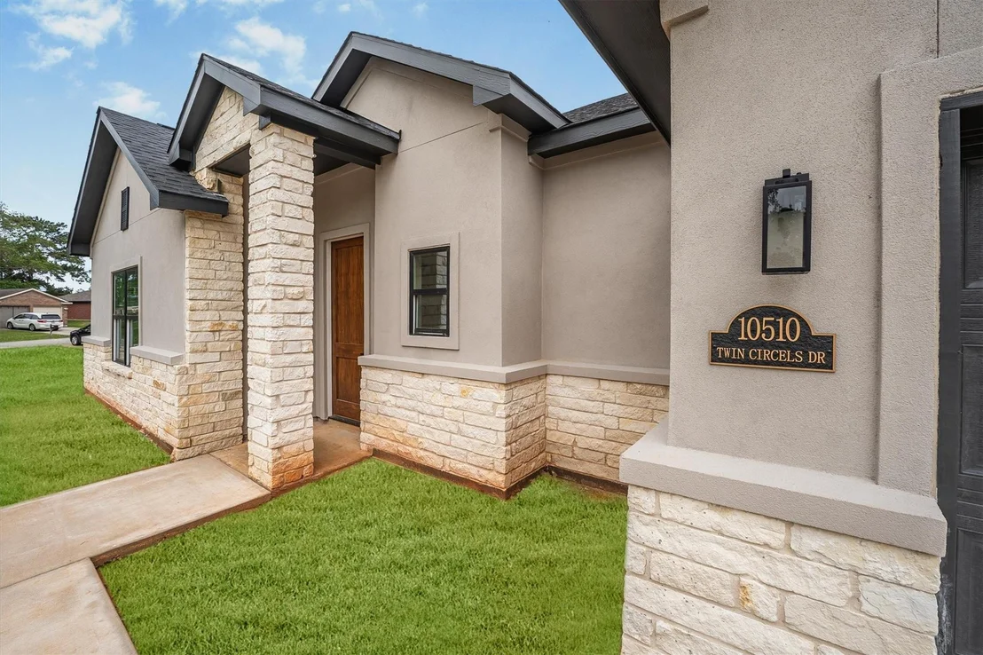 Photo of 10510 Twin Circles Dr