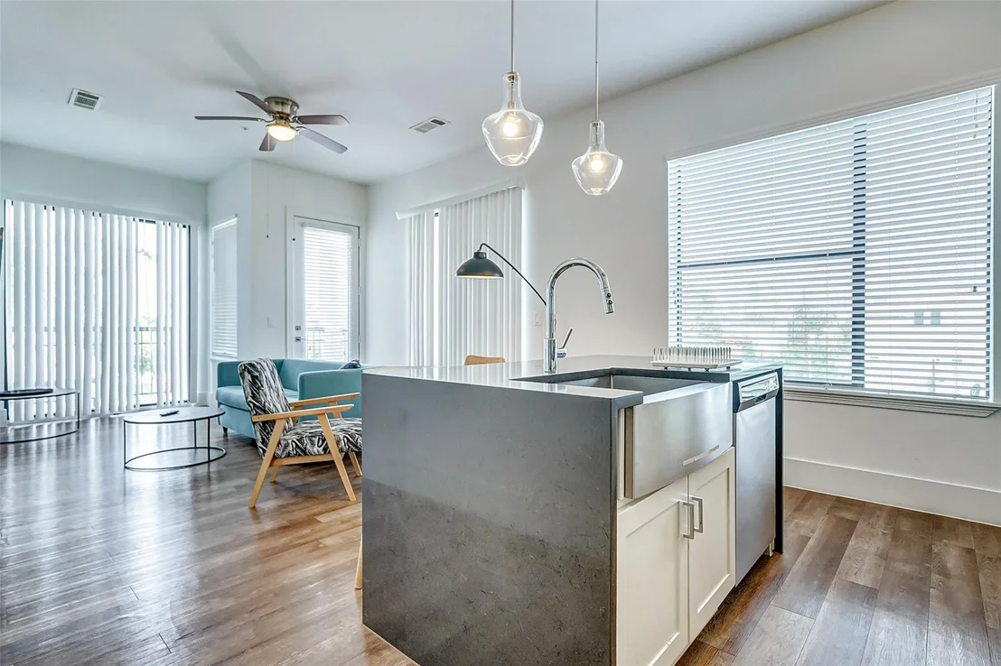 Photo of Unit 607 at 1508 Blodgett Street