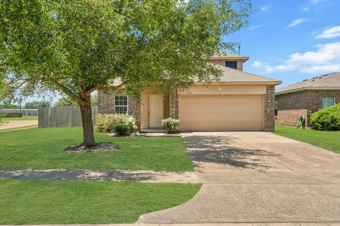 Photo of 6903 Silver Trace Court