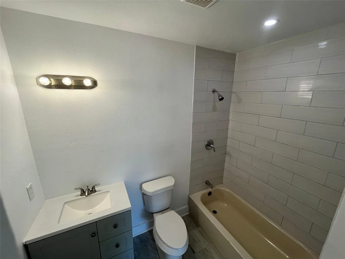 Photo of 3975 Howard Street
