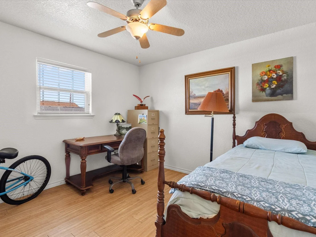 Photo of 1206 Middle Drive W