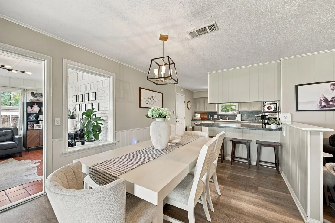 Photo of 100 N Oak Drive