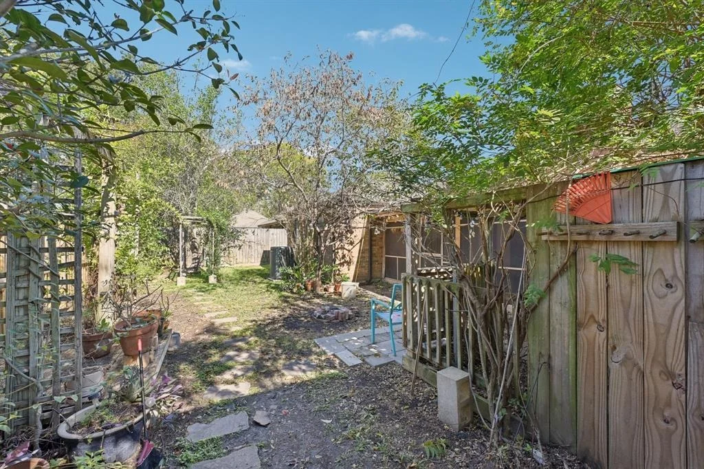 Photo of 7202 Las Brisas Drive