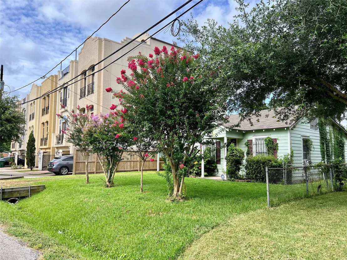 Photo of 2507 Couch Street