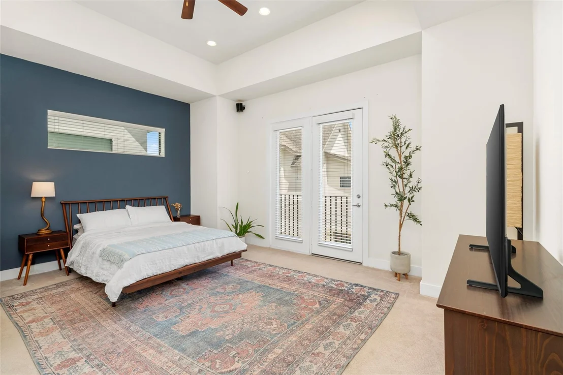 Photo of Unit E at 2609 Riverside Drive
