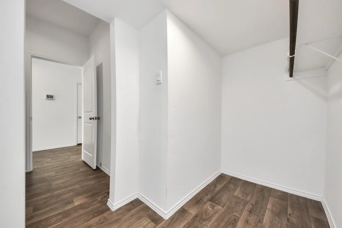 Photo of 5122 Hedgerose Lane