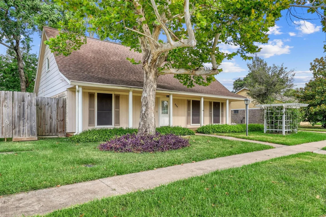 Photo of 534 Belwin Drive