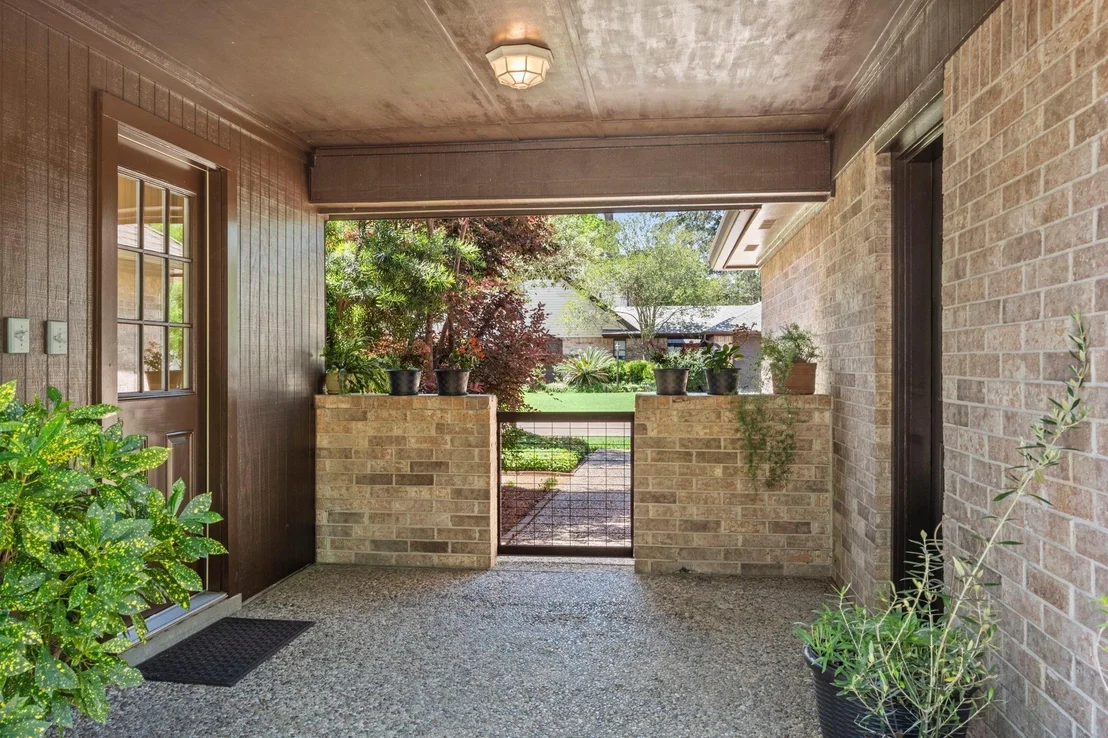 Photo of 518 Magic Oaks Drive