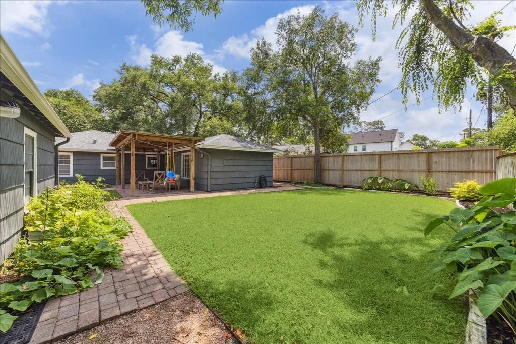 Photo of 1007 Waltway Drive