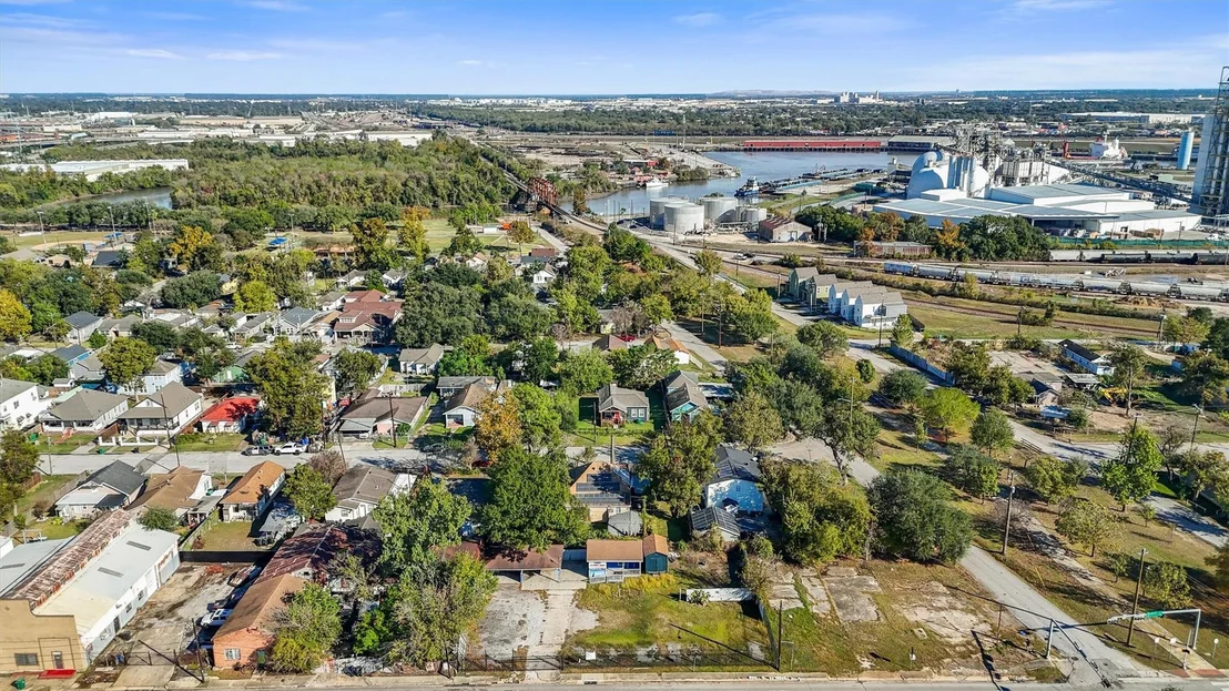 Photo of 7137 Navigation Boulevard