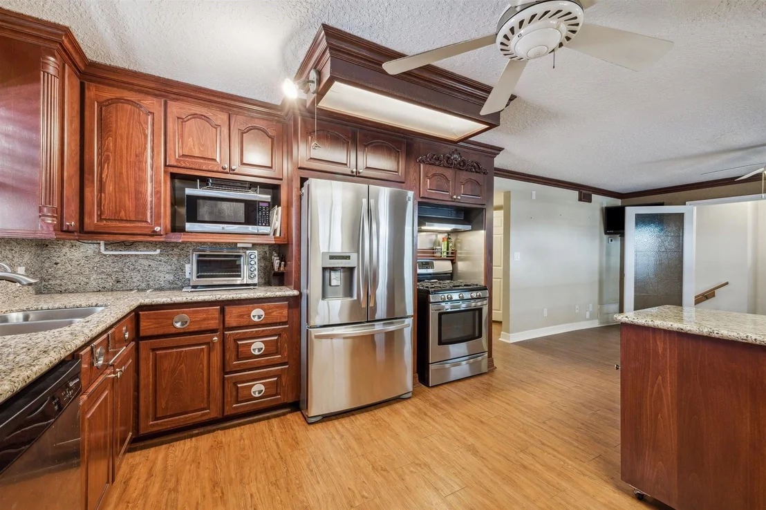 Photo of 33 Lakeside Drive