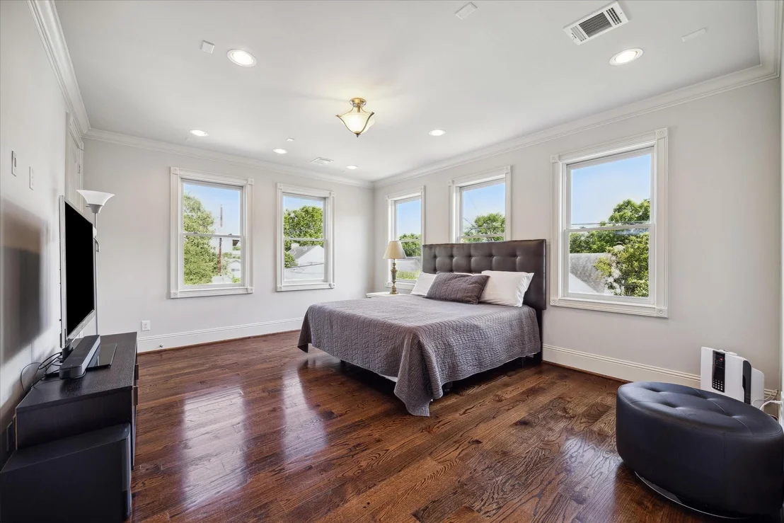 Photo of 2247 Bartlett Street
