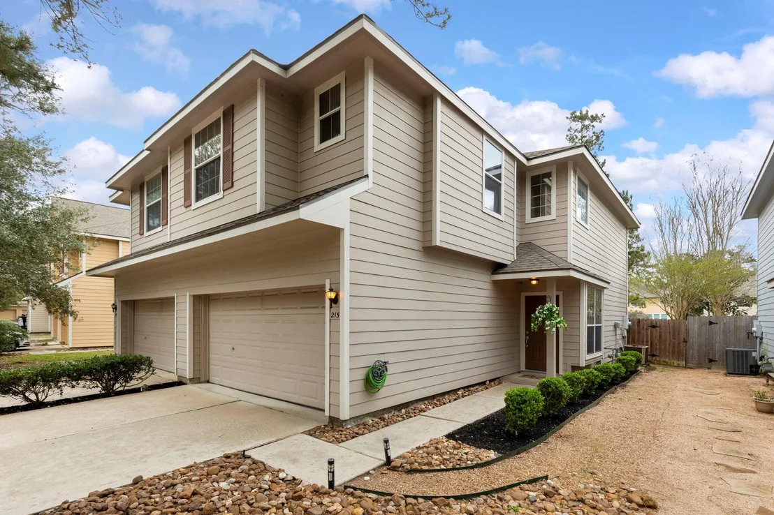 Photo of 215 W Stedhill Loop