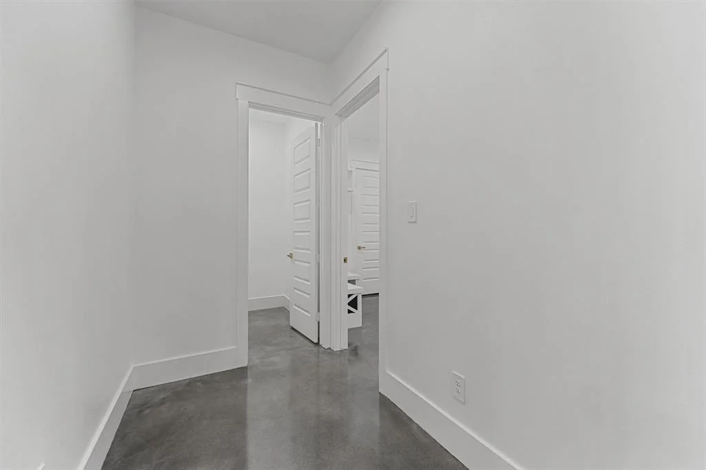 Photo of 84 Lakeway Court
