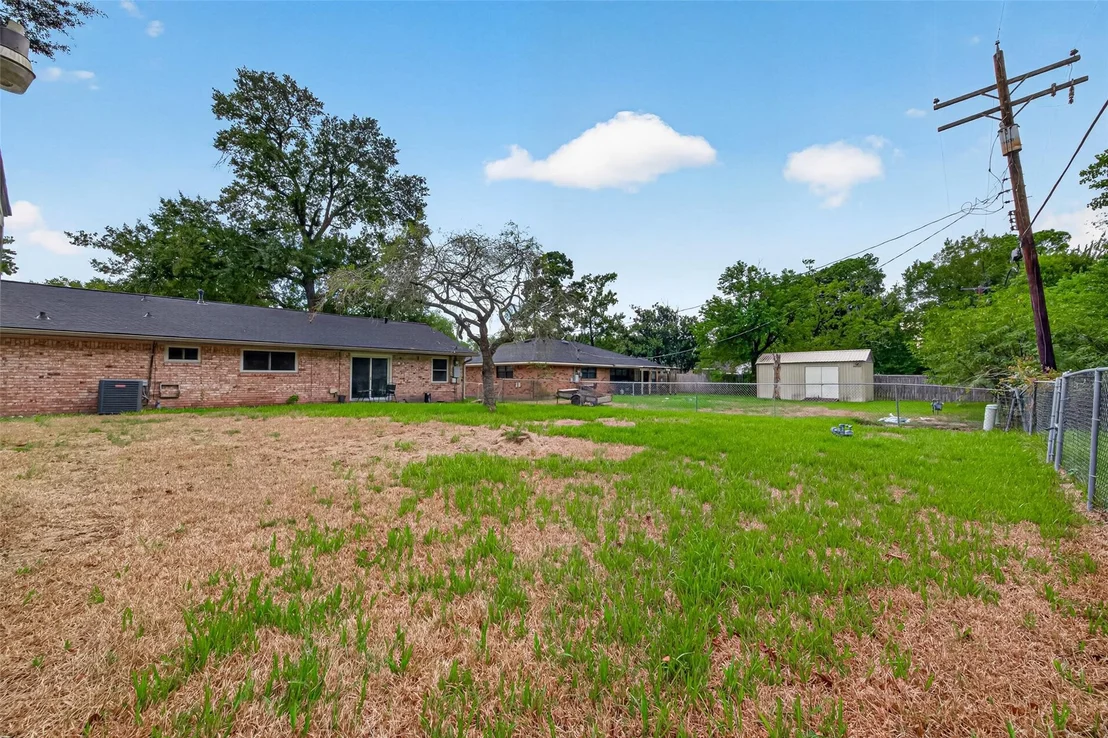 Photo of 215 Crest Hill Drive