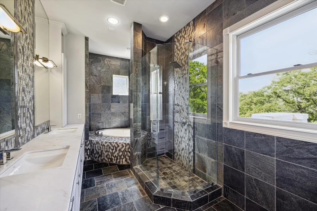 Photo of 2247 Bartlett Street