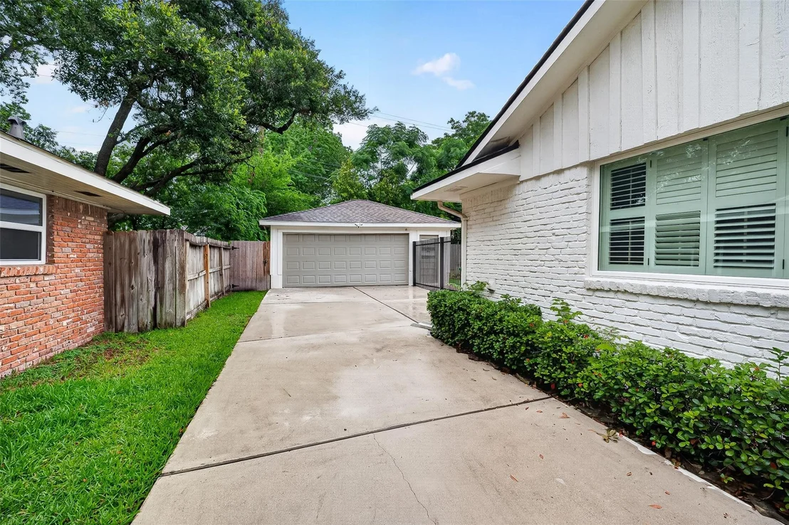 Photo of 5006 Creekbend Drive