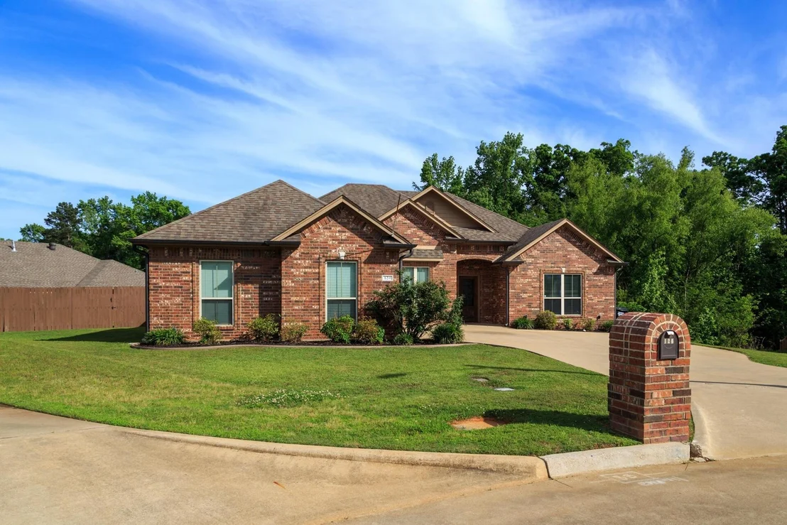 Photo of 124 Lakeway Lane