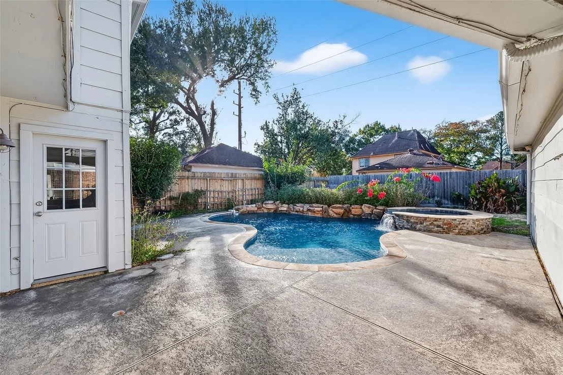 Photo of 906 Crossfield Drive