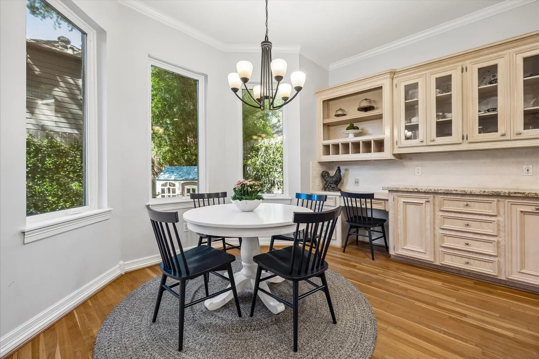 Photo of 4256 Sunset Boulevard