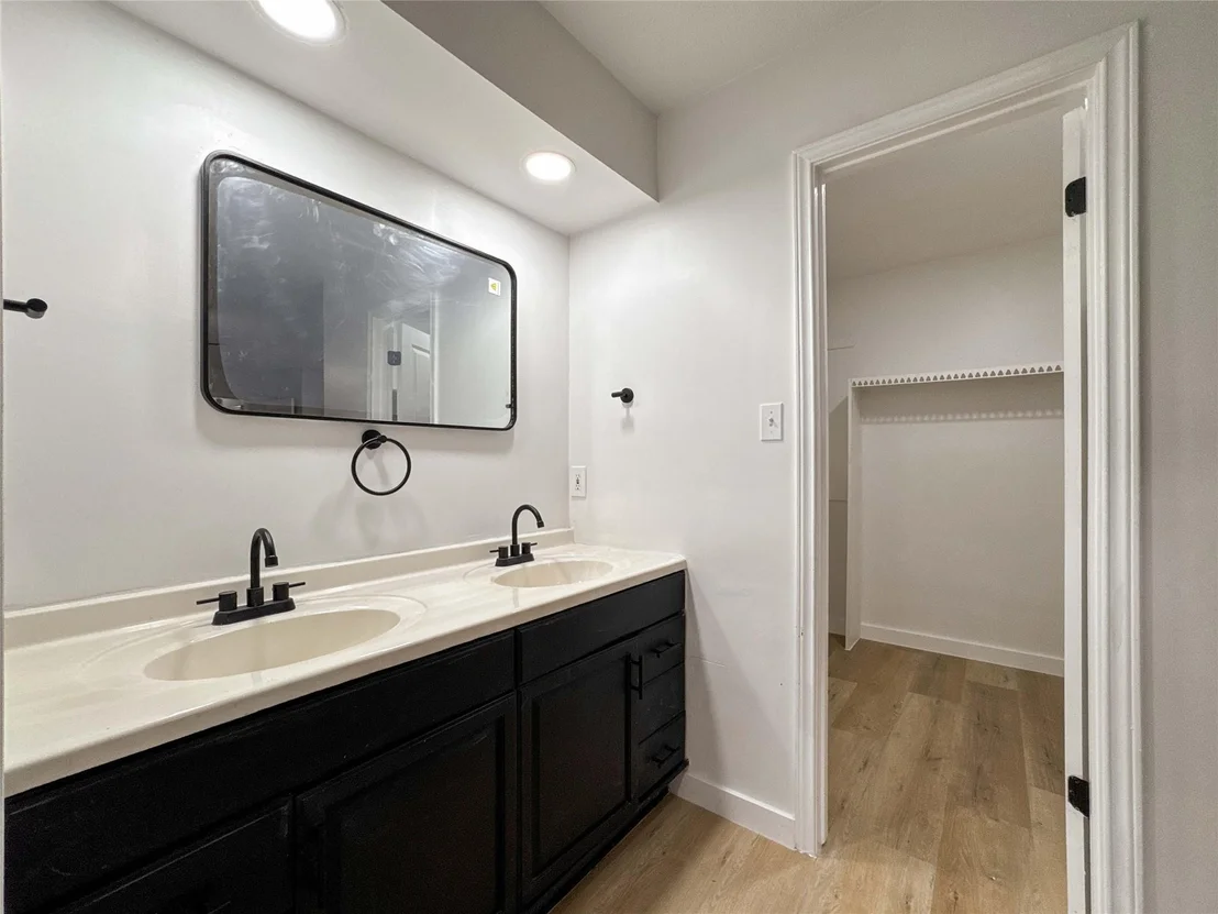Photo of 4934 Whispering Falls Drive