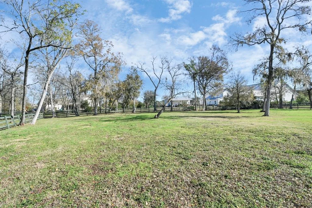 Photo of 5010 Woodside Lane