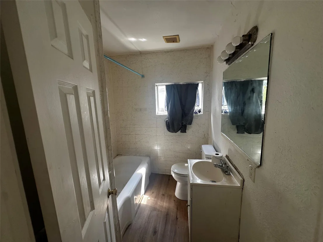 Photo of 1127 Niagara Street