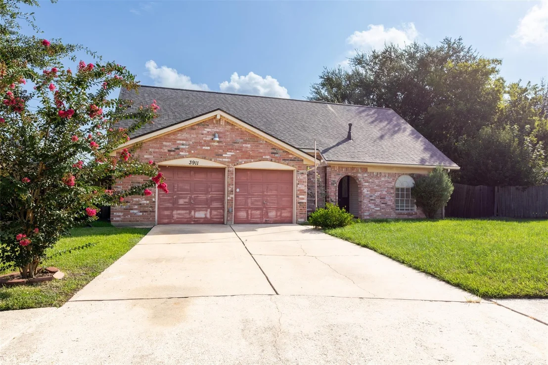 Photo of 3911 Thistlewood Drive