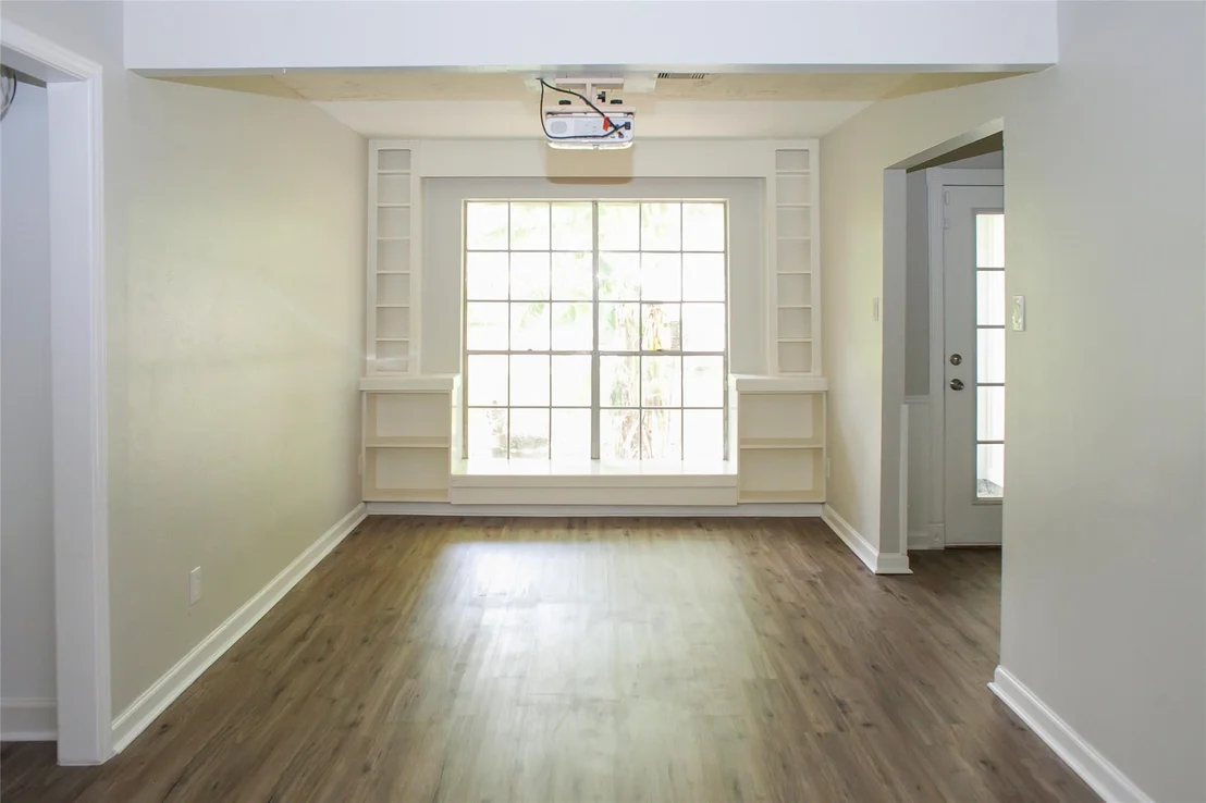 Photo of 912 Robinson Road