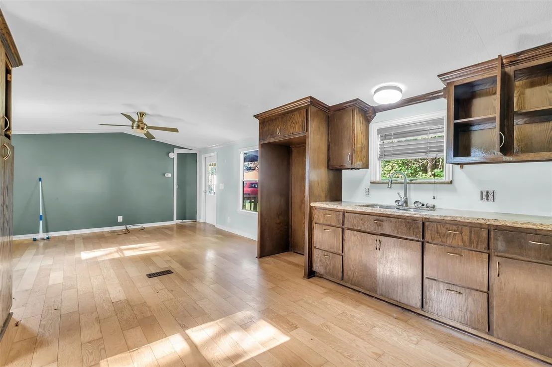 Photo of 8598 Waywood