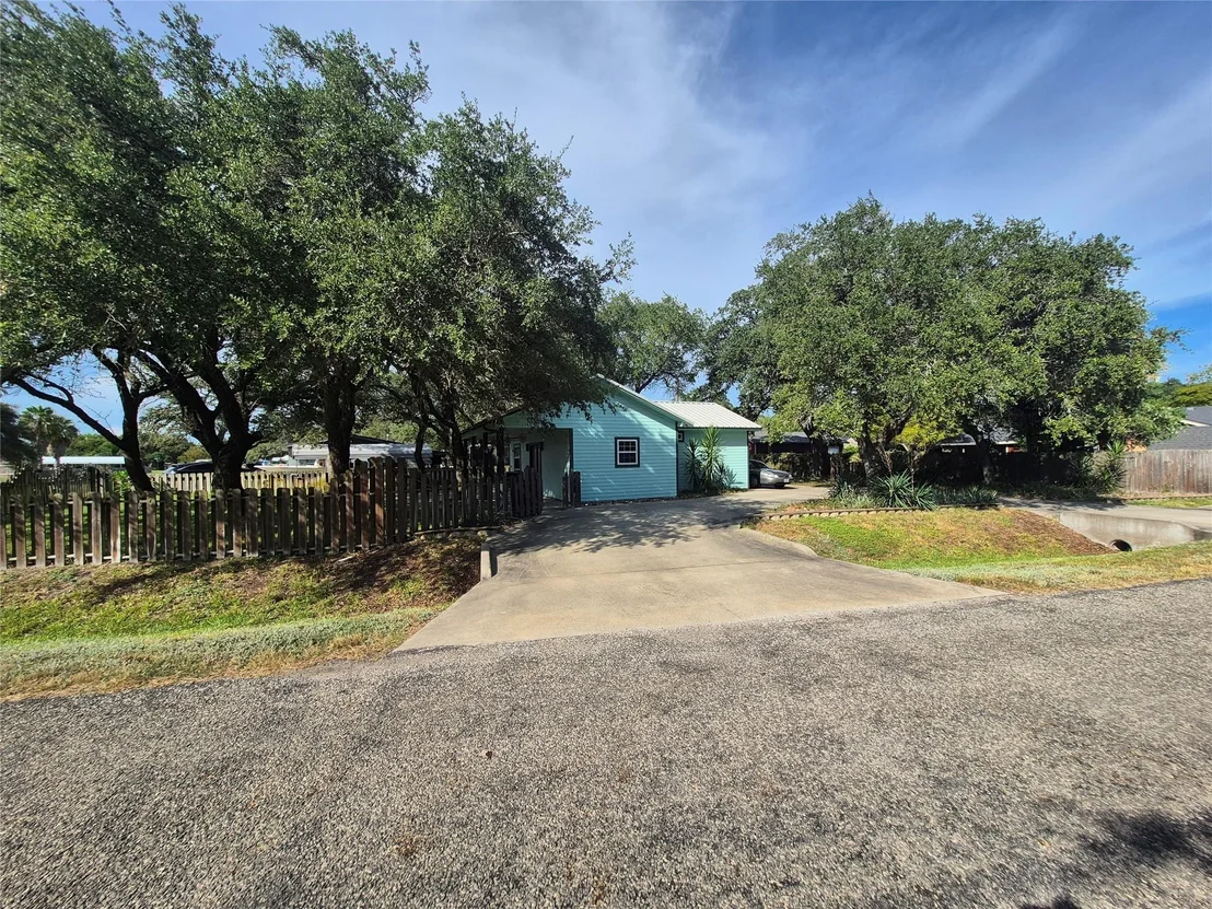 Photo of 924 Ibis Drive