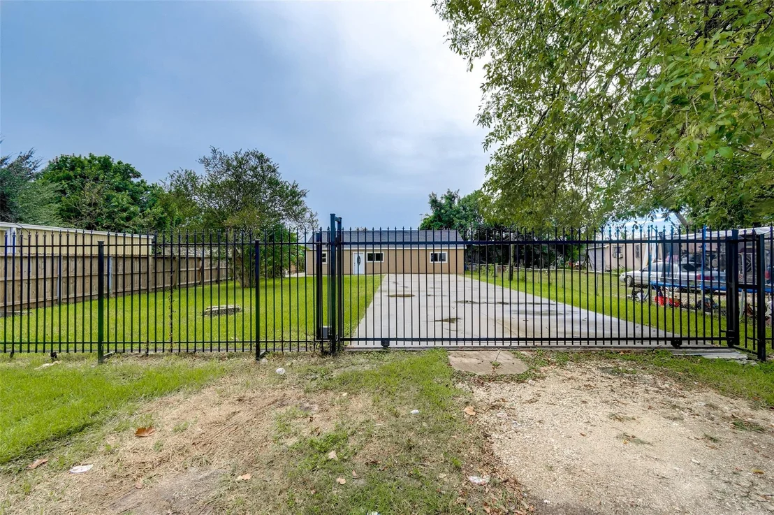 Photo of 3918 Cedar Hill Lane